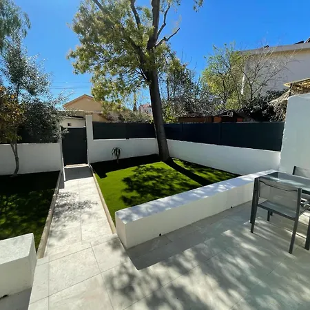 Maison Avec Jardin & Parking Prive, Climatisee Feriehus